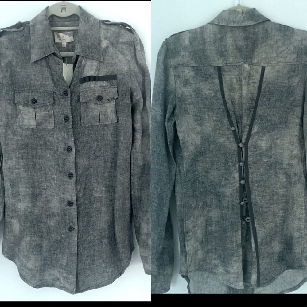 Elizabeth and James Button Back Shirt Sz Small